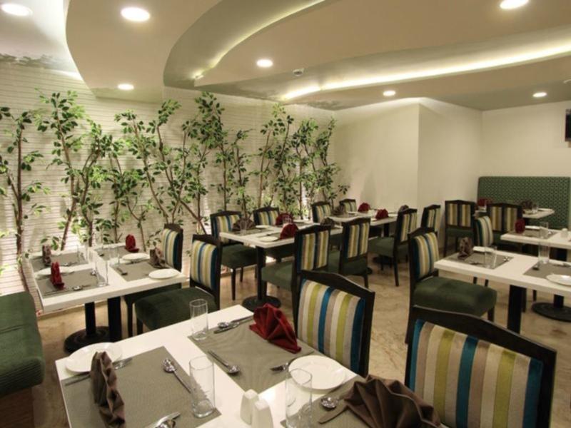 La Woods Hotel Chennai Zewnętrze zdjęcie